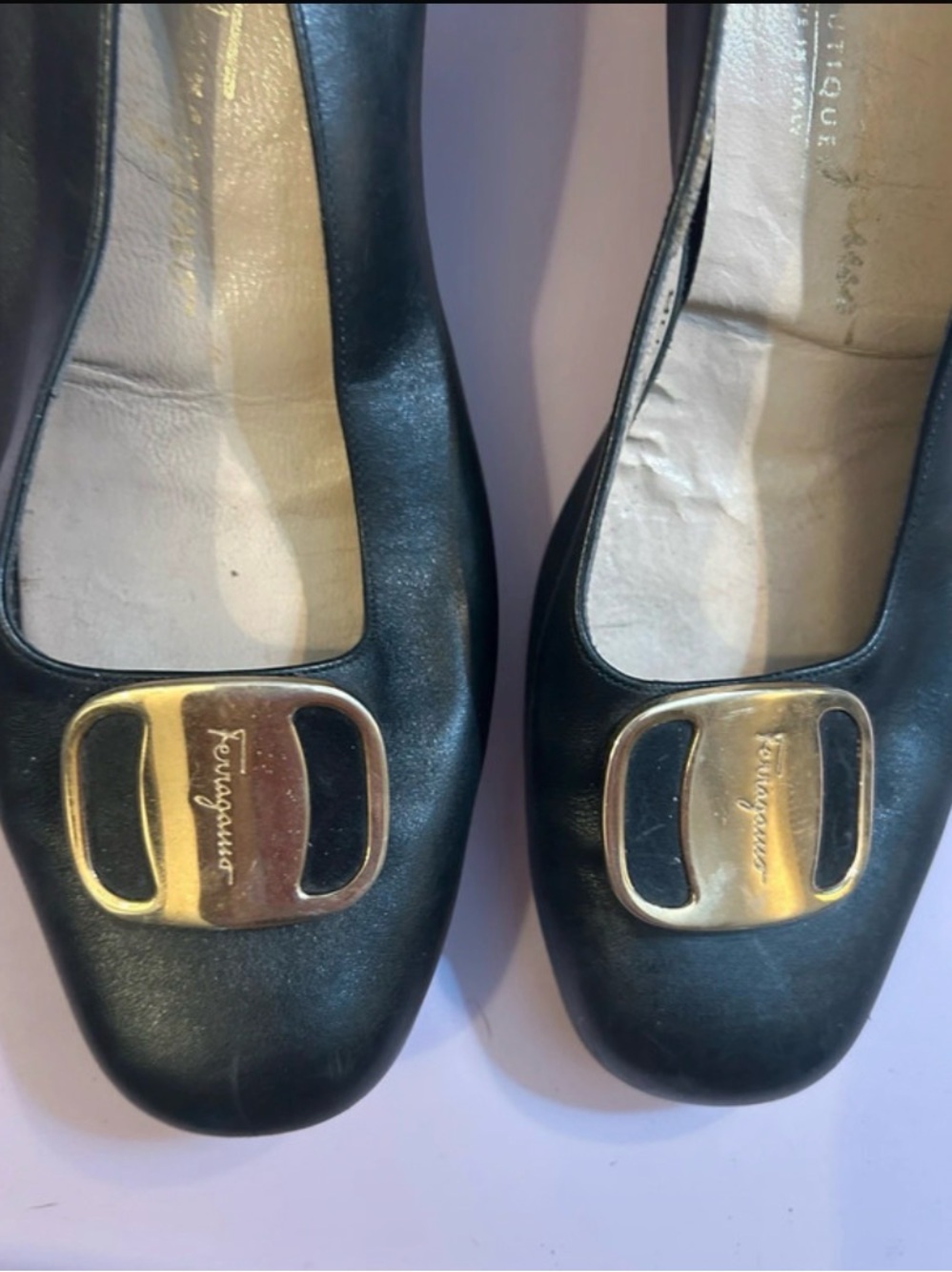 Vintage Salvatore Ferragamo Leather Block Heel Pumps Gold Logo Buckle old money - Picture 10 of 11